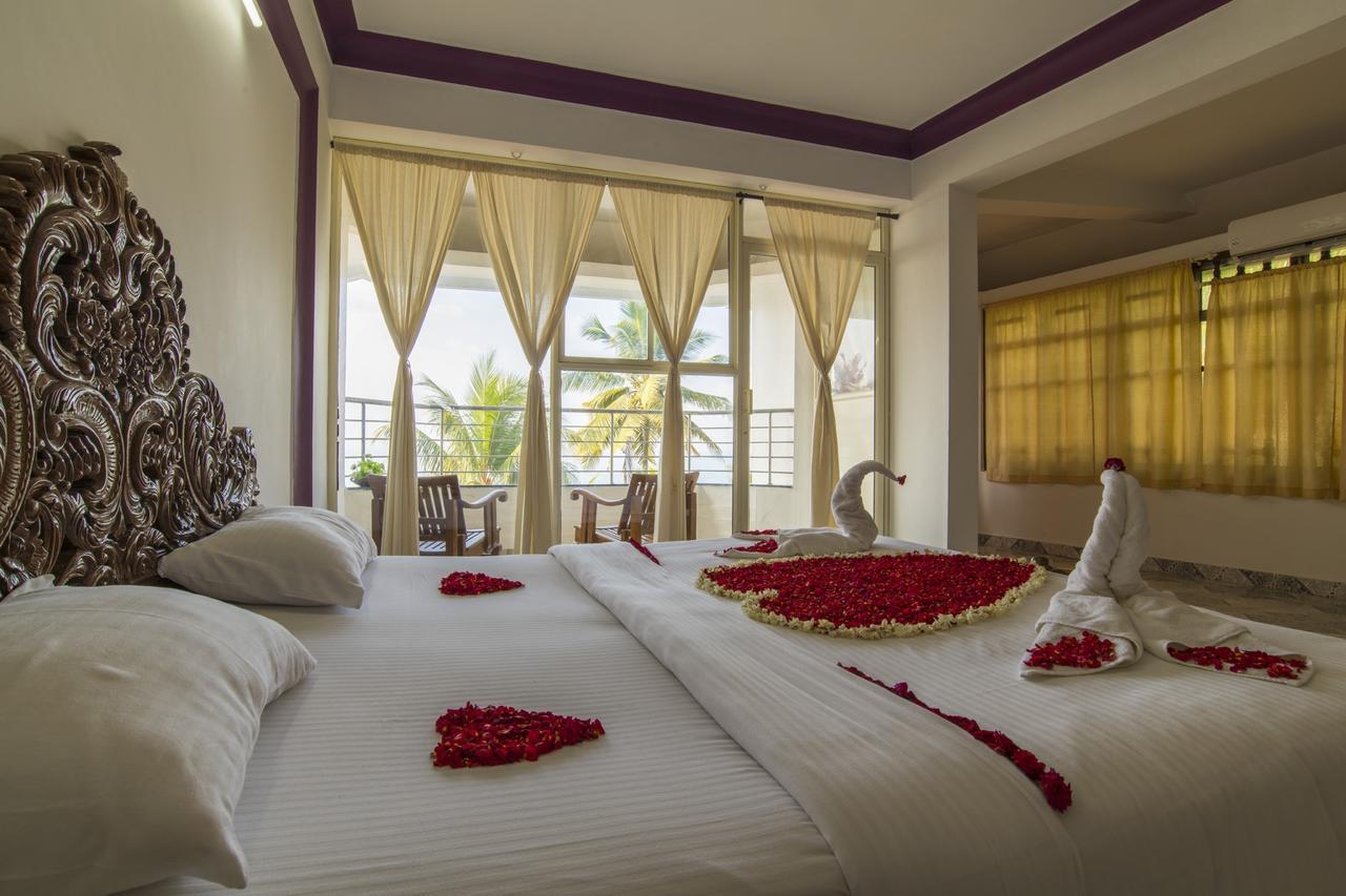 Surya Beach Resort Ковалам Екстериор снимка