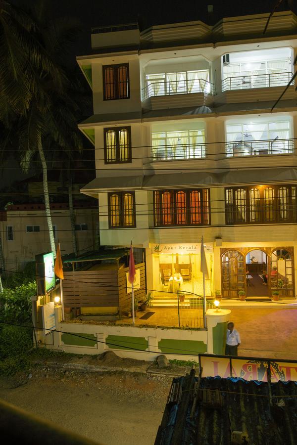 Surya Beach Resort Ковалам Екстериор снимка